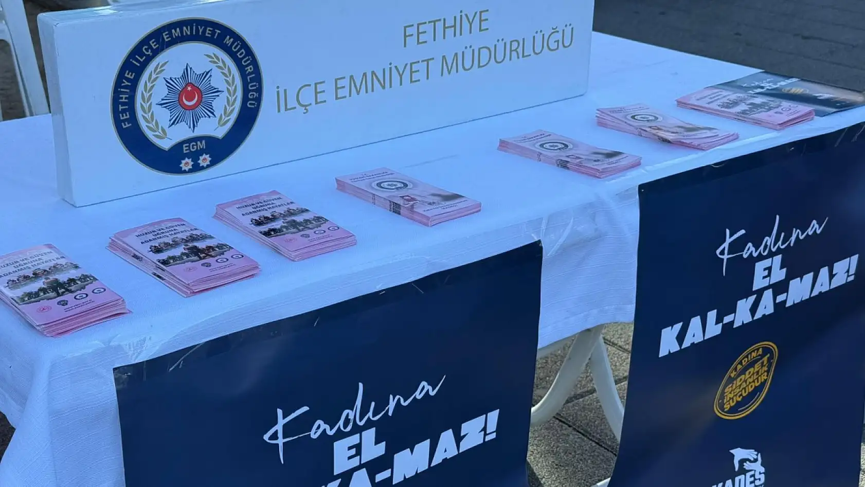 Fethiye Polisinden Beşkaza Meydanı'nda KADES bilgilendirmesi
