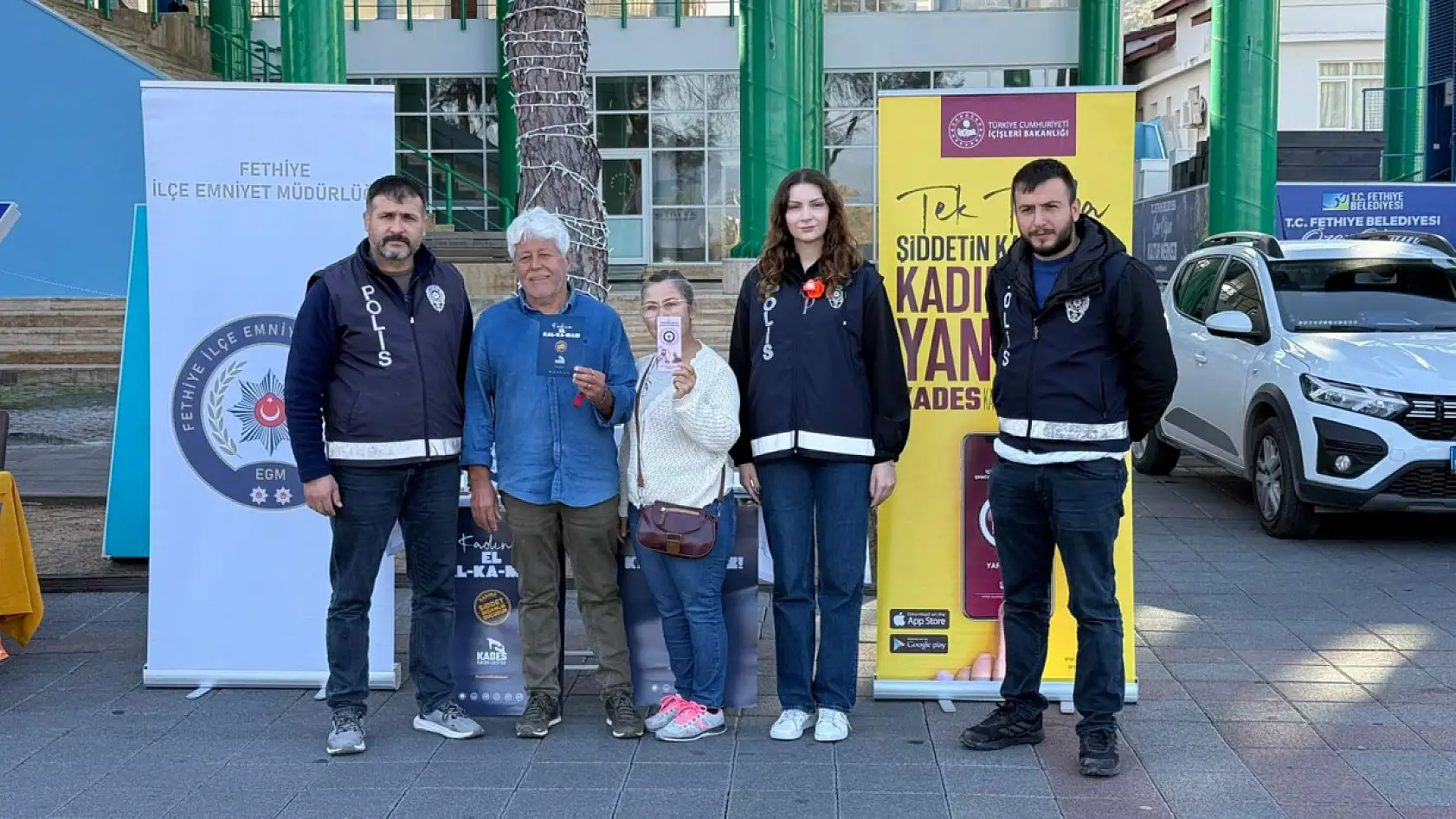 Fethiye Polisinden Beşkaza Meydanı'nda KADES bilgilendirmesi