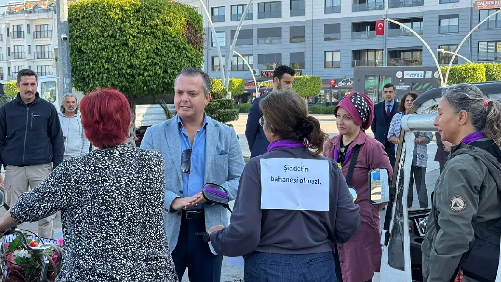 Fethiye'de bisikletli kadınlardan şiddete karşı destek sürüşü