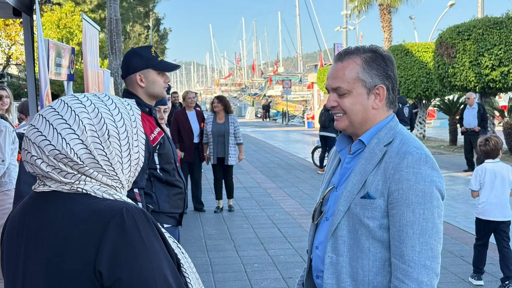 Fethiye Kaymakamı Fatih Akkaya, 25 Kasım stantlarını ziyaret etti