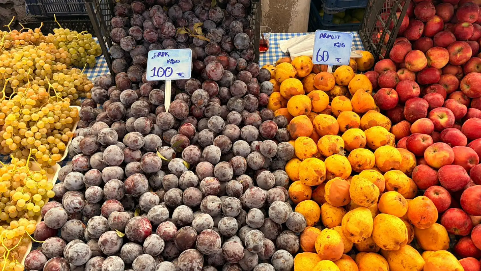 Fethiye Salı Pazarı'nda meyve fiyatları nasıl