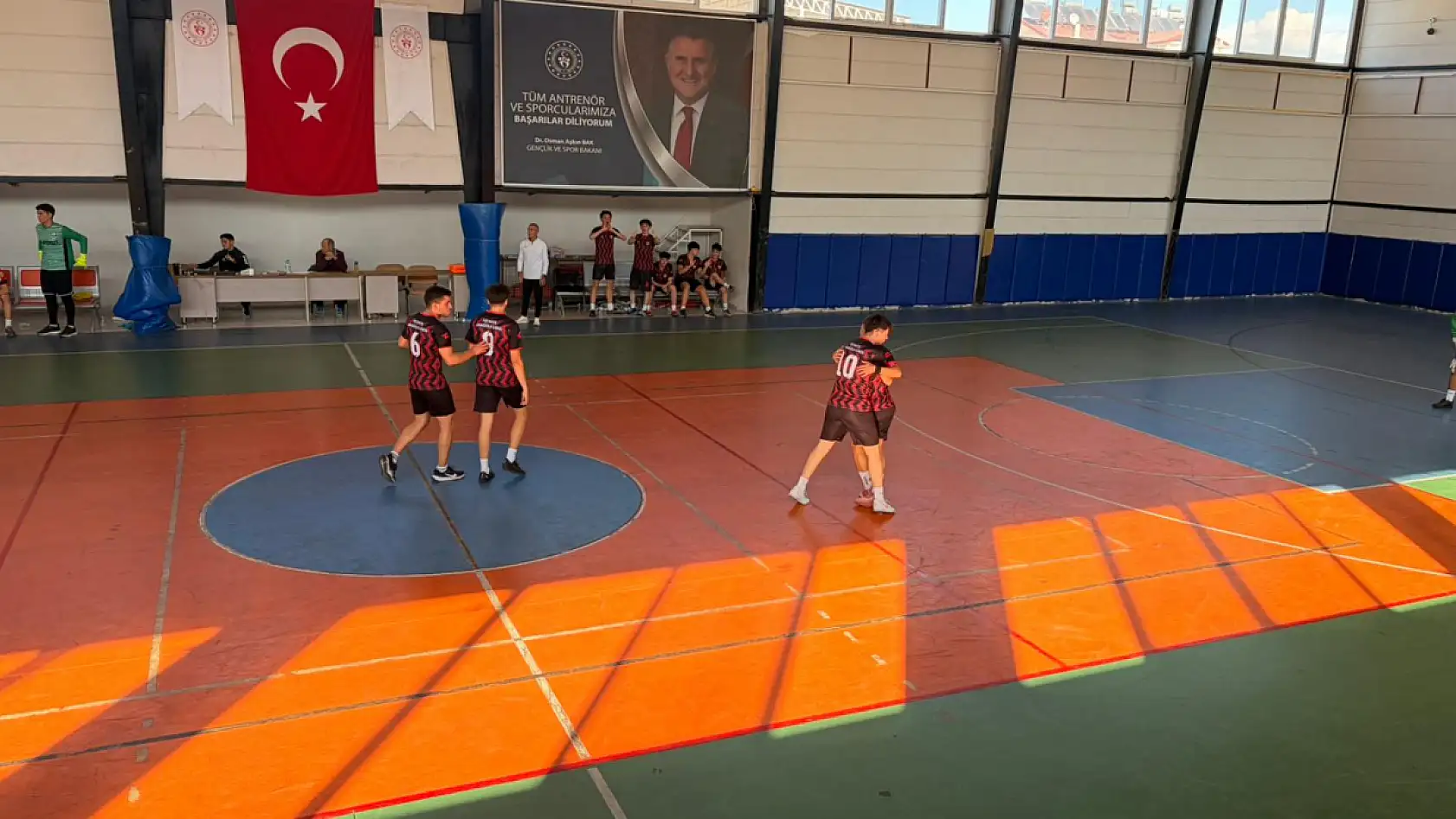 Fethiye'de okul sporlarına büyük ilgi: Futsal Turnuvasında 18 okul mücadele ediyor