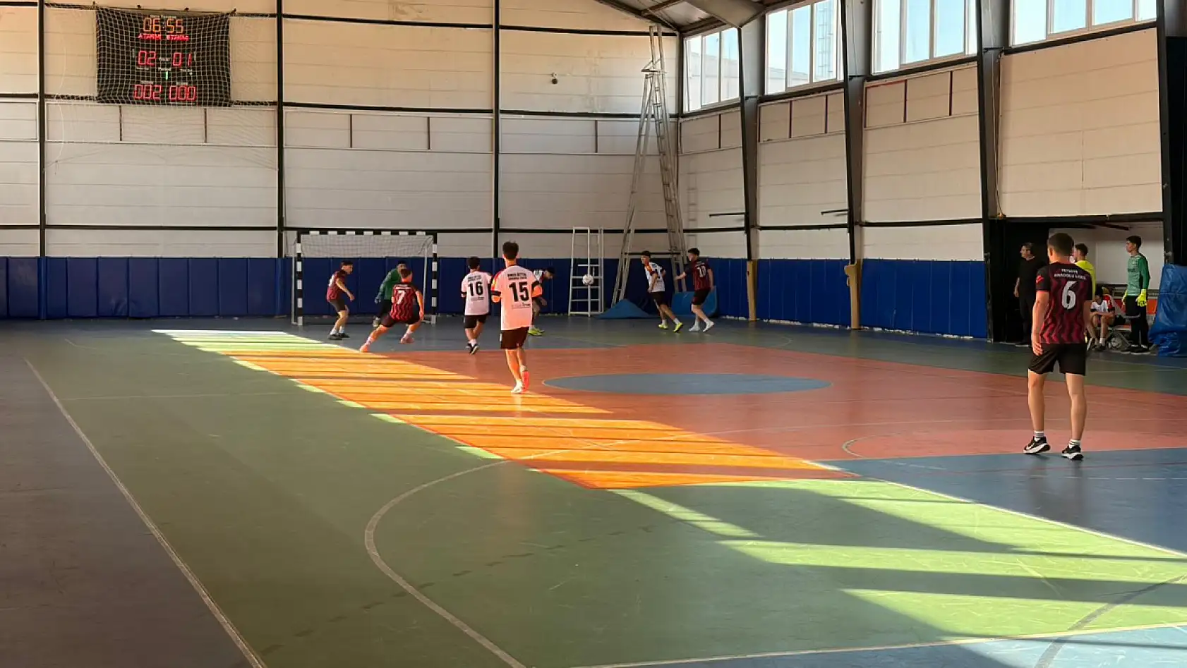Fethiye'de okul sporlarına büyük ilgi: Futsal Turnuvasında 18 okul mücadele ediyor