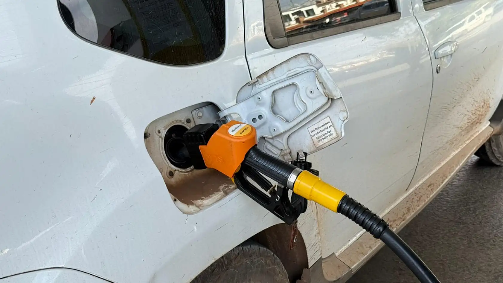 Akaryakıta gece yarısı indirimi: Fethiye'de pompa fiyatları düşüyor