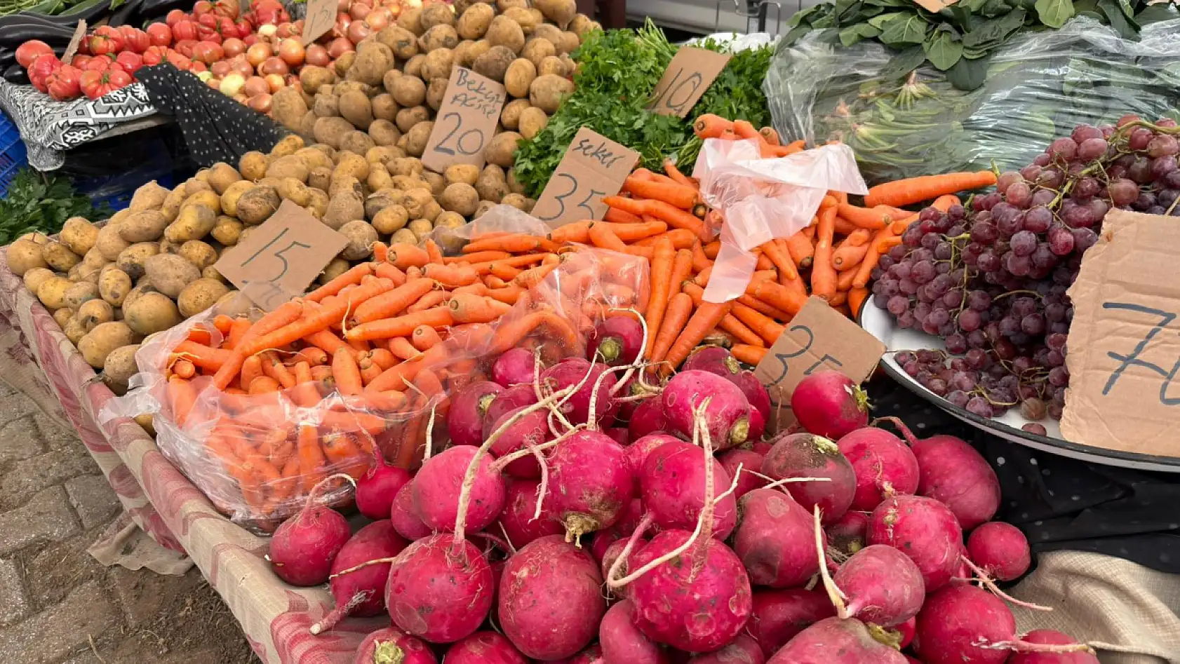 Fethiye Cuma Pazarı'nda bu haftanın sebze fiyatları