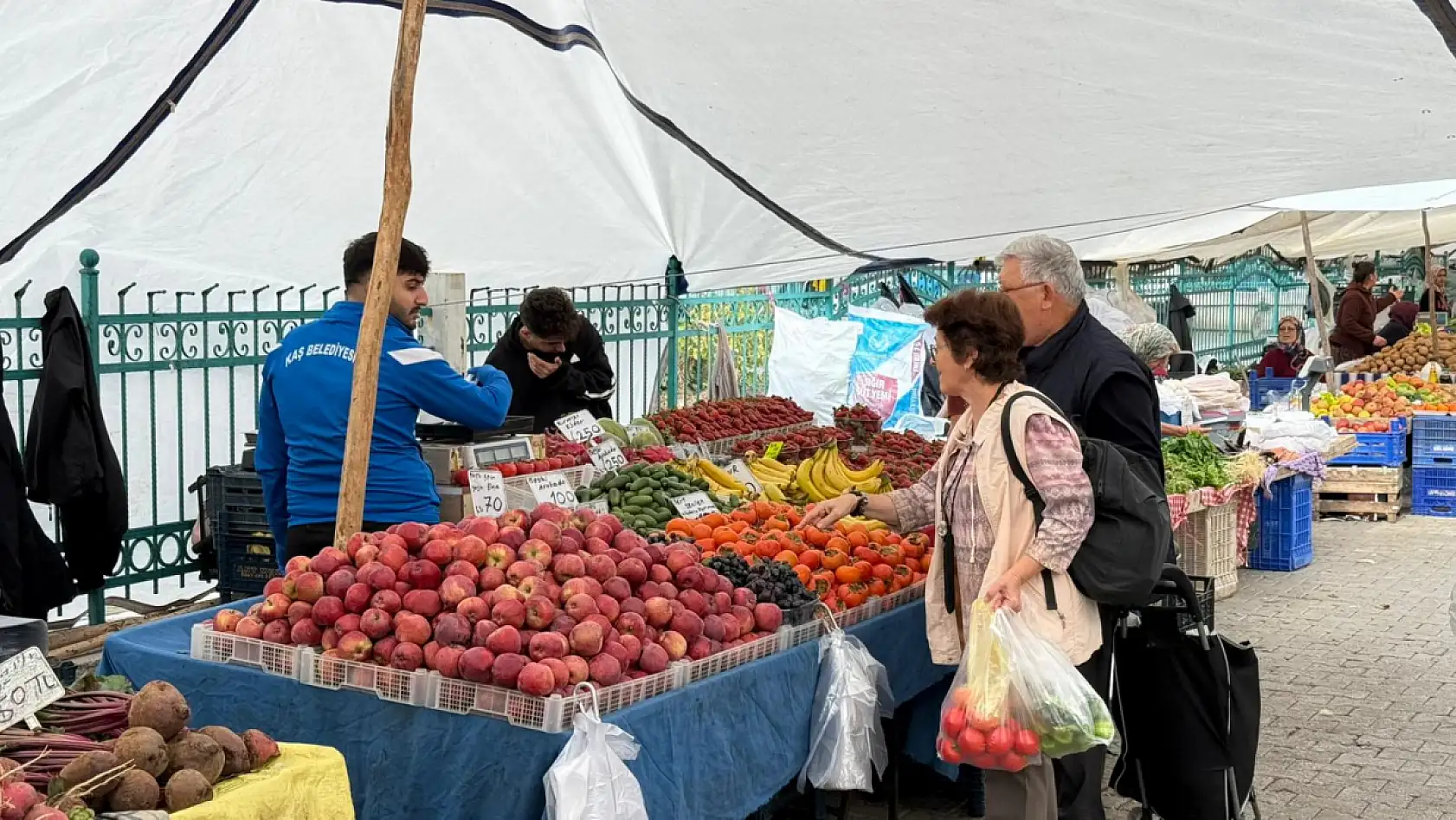 Fethiye Cuma Pazarı'nda bu haftanın sebze fiyatları