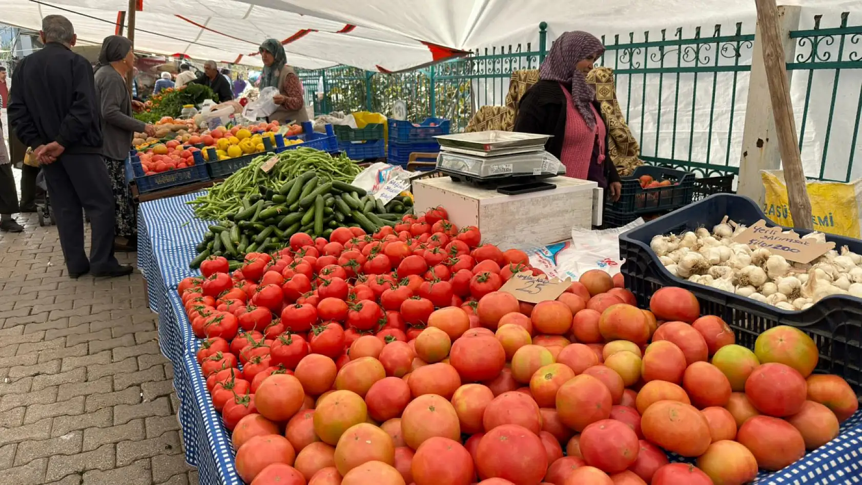 Fethiye Cuma Pazarı'nda bu haftanın sebze fiyatları