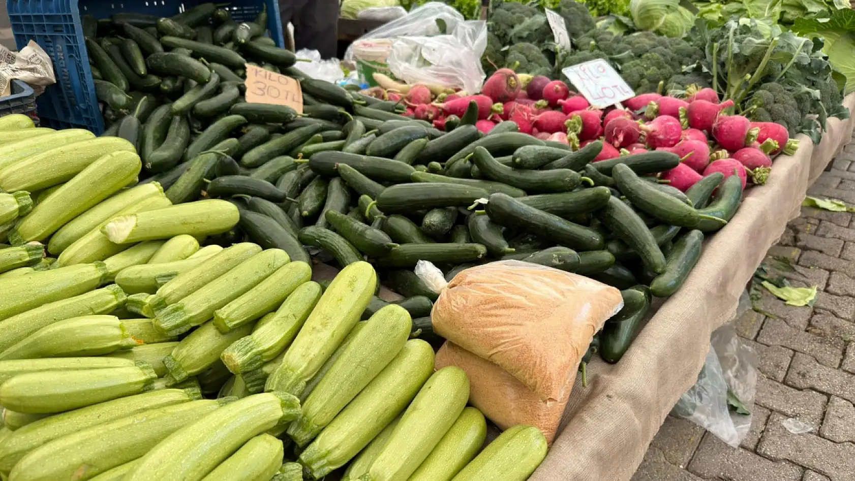 Fethiye Pazarı'nda üretici zorluklarla boğuşuyor: 'Fiyatlar yüksek, kazanç yok'