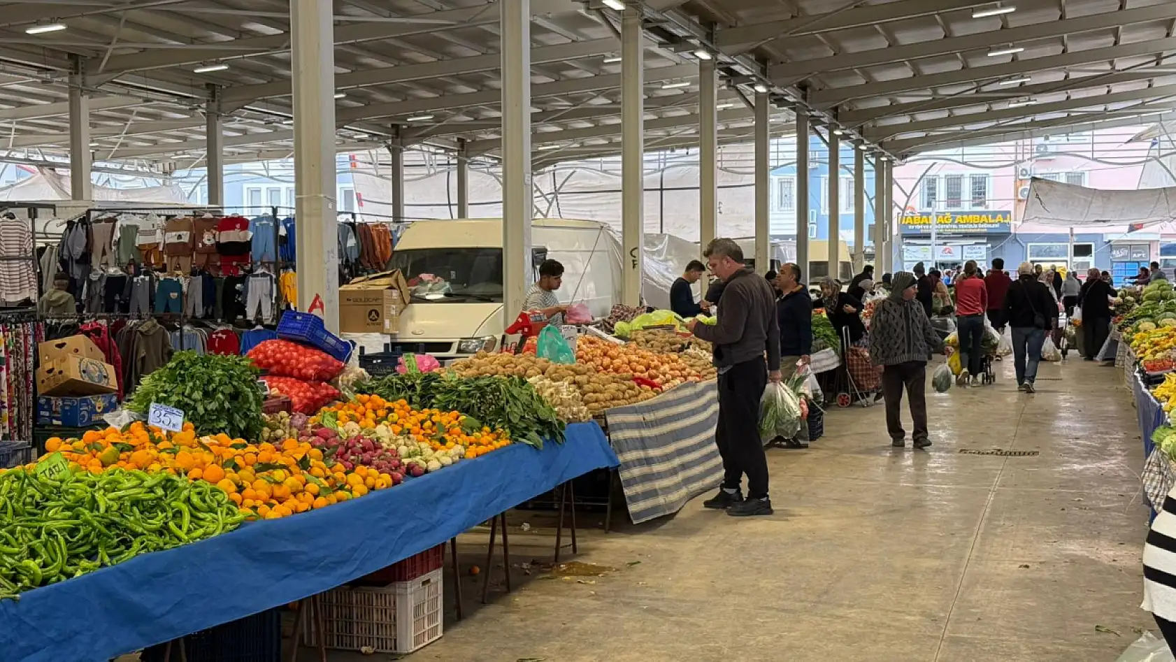 Fethiye Cumartesi Pazarı'nda taze sebze ve meyve fiyatları