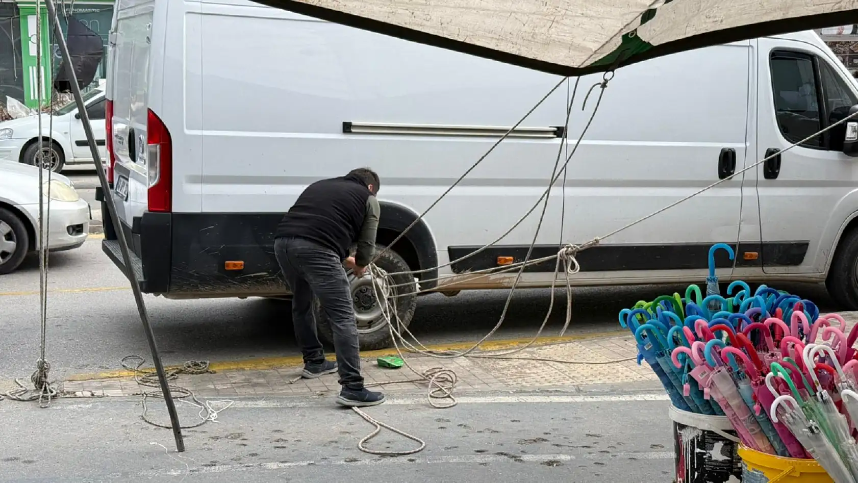 Fethiye Cumartesi Pazarı sert rüzgar ve soğuk havaya rağmen kuruldu