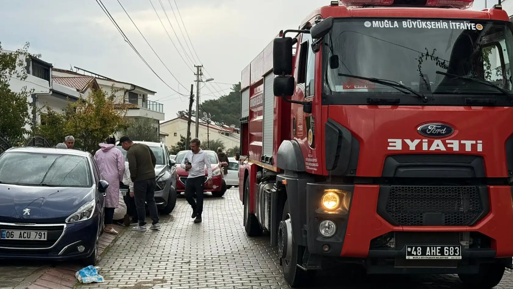 Fethiye'de Karagözler Mahallesi'nde Çatı Yangını