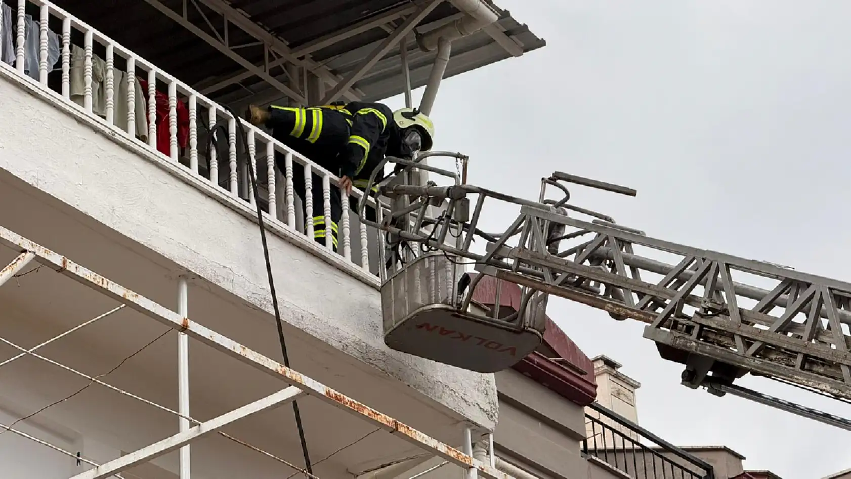 Fethiye'de Karagözler Mahallesi'nde Çatı Yangını