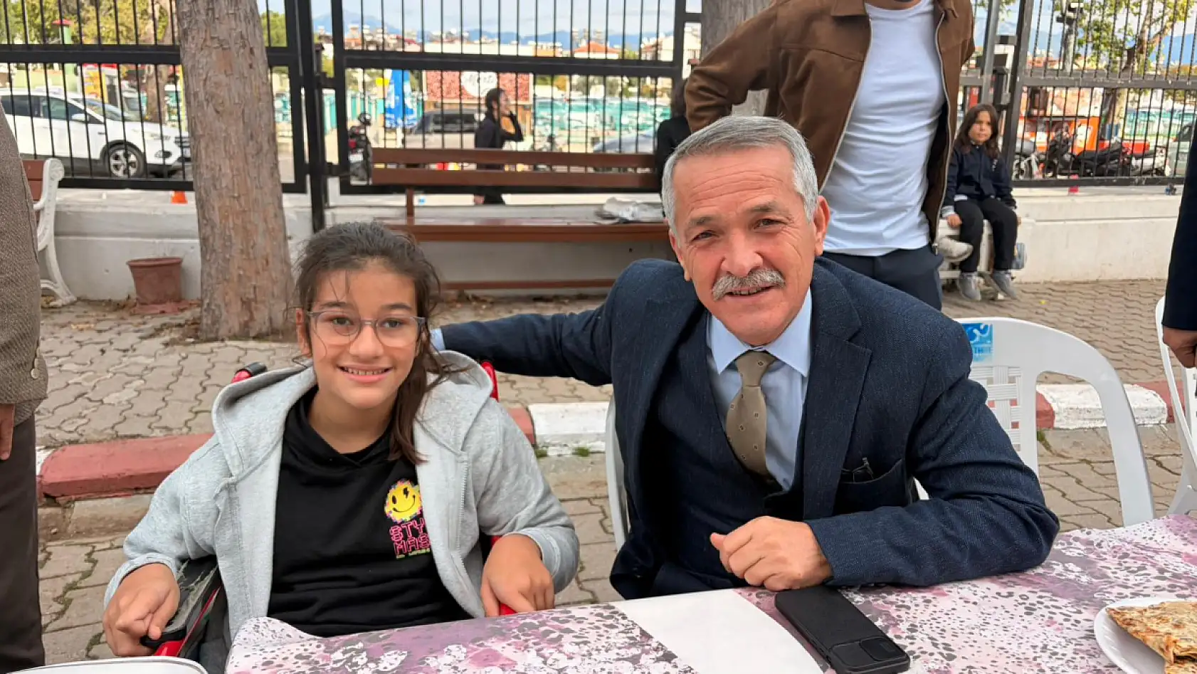 Fethiye'de Atatürk İlkokulu kermesine yoğun katılım