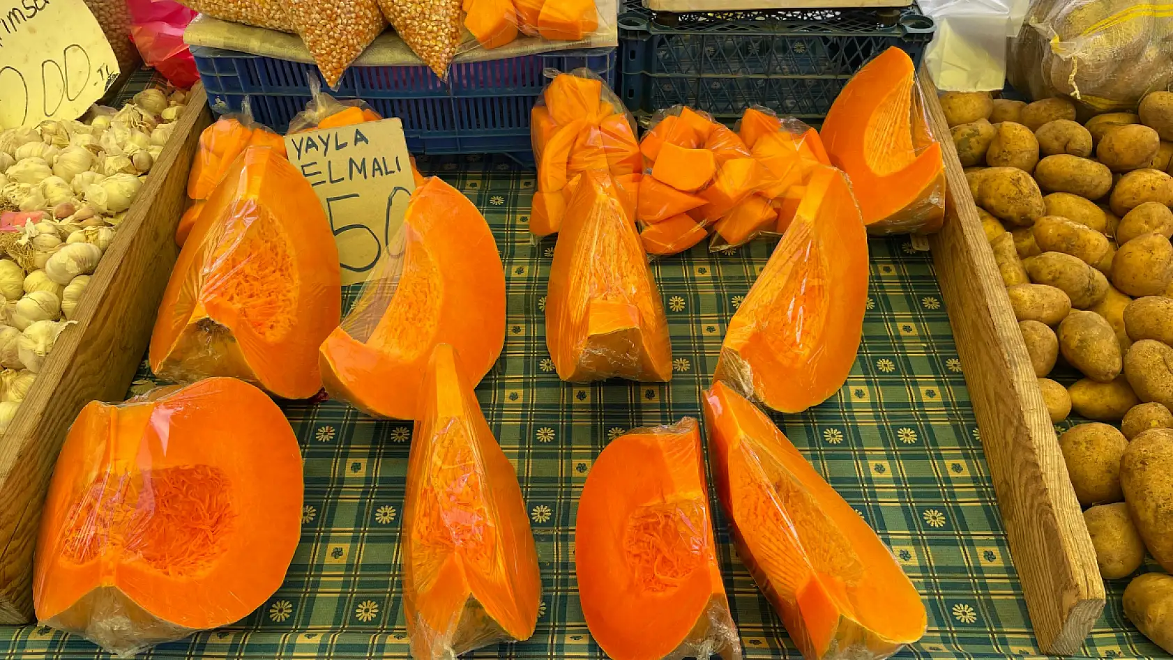 Fethiye'de Perşembe Pazarı'nda güncel fiyatlar