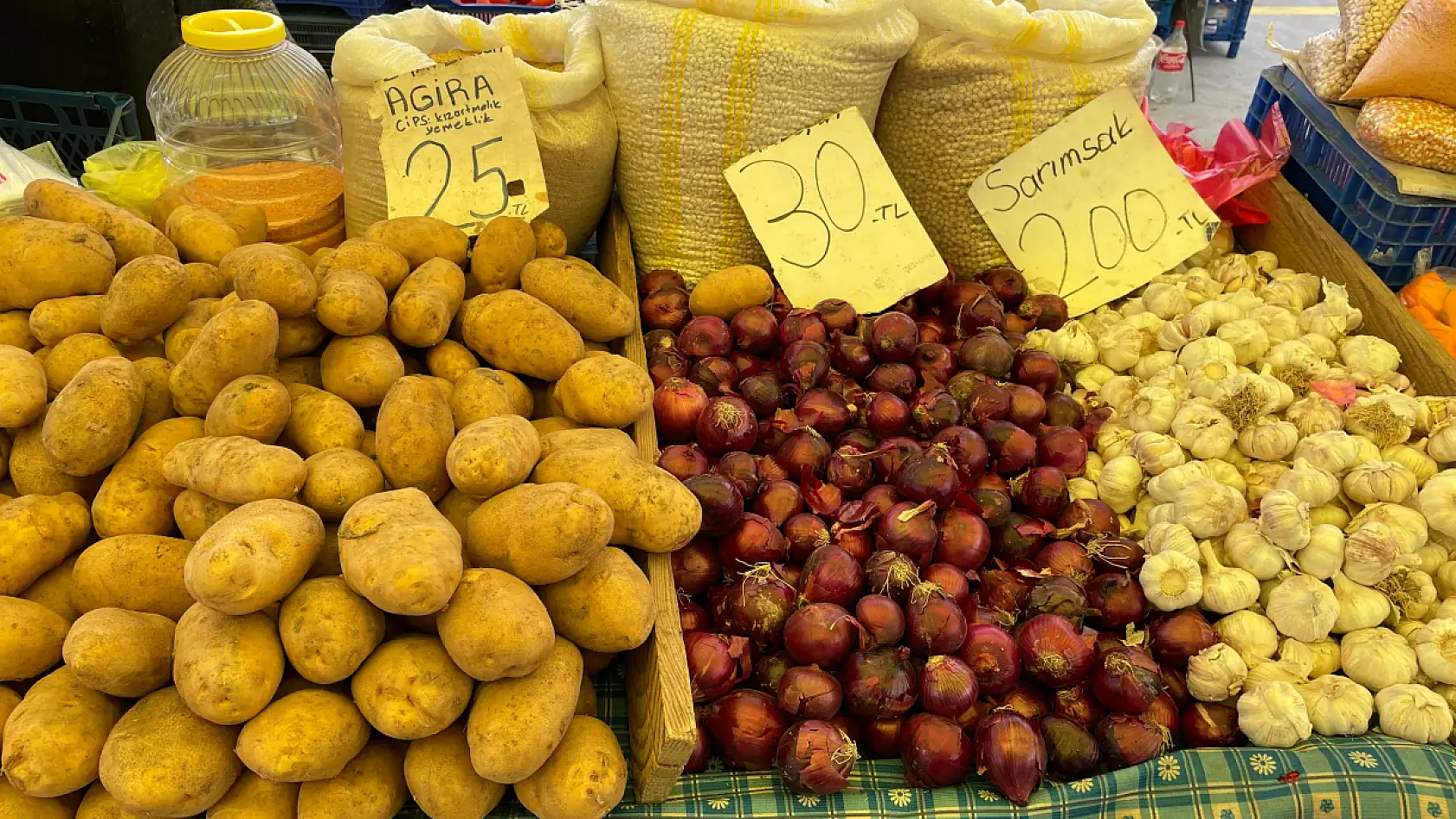 Fethiye'de Perşembe Pazarı'nda güncel fiyatlar