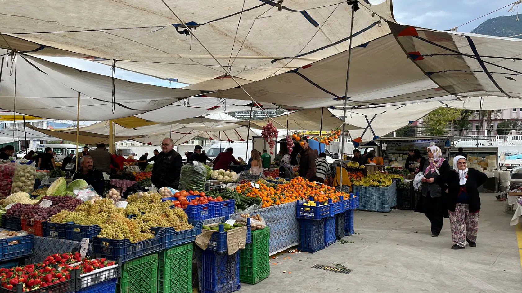 Fethiye'de Perşembe Pazarı'nda güncel fiyatlar