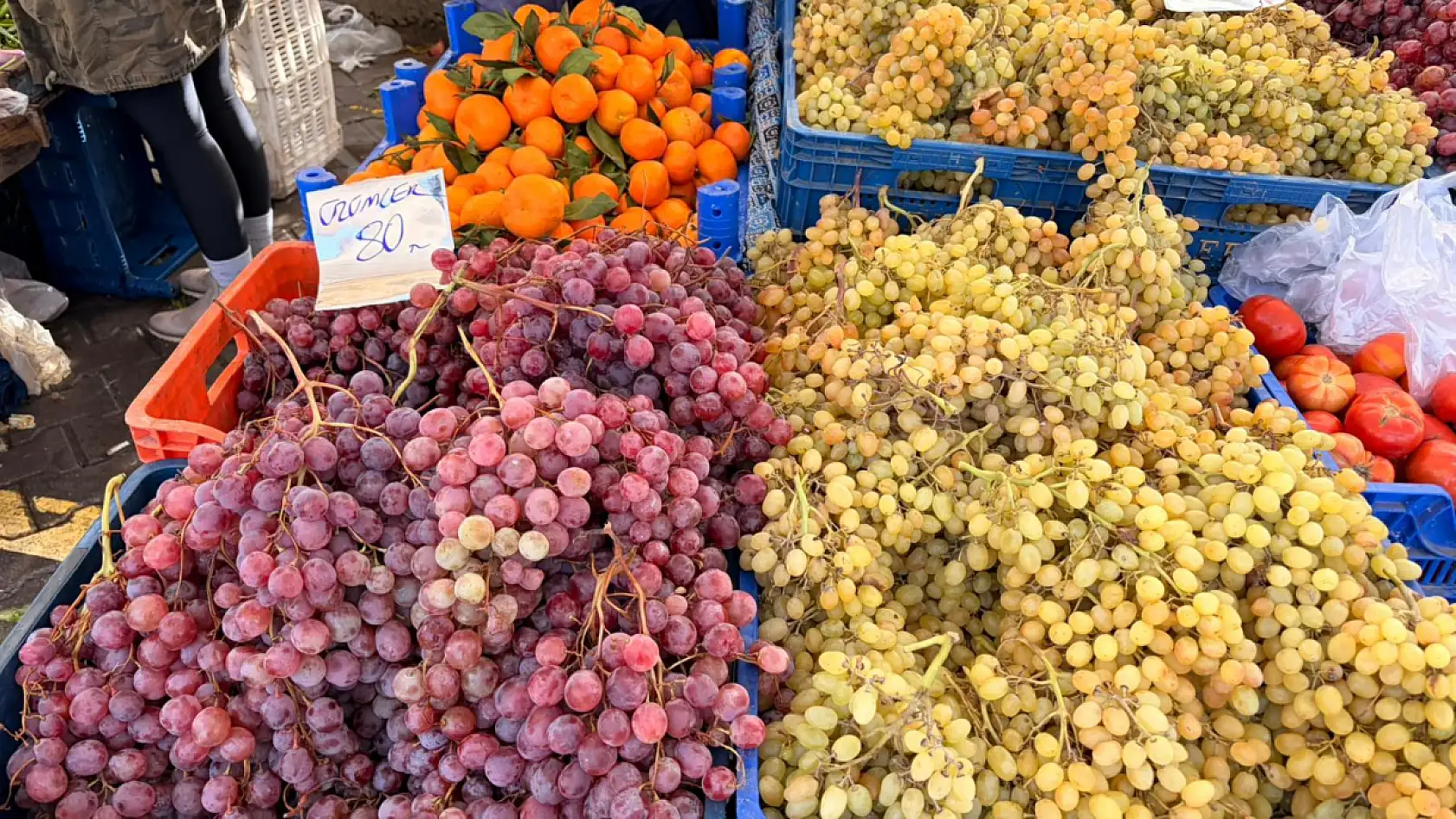 Yağmura rağmen Fethiye Cuma Pazarı hareketli geçti