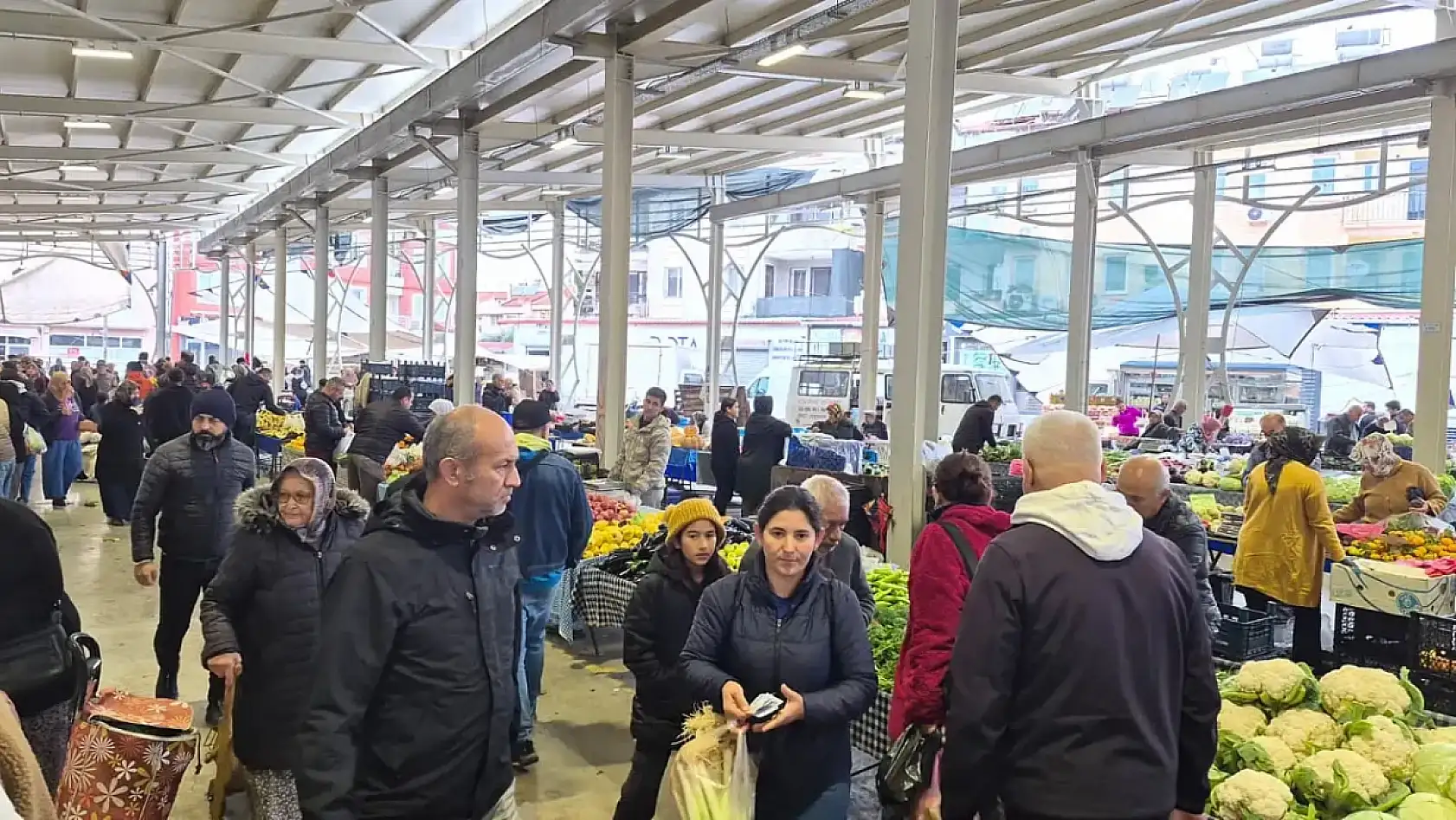Fethiye'de geçim ve konut alarmı: Sofralar daralıyor, kiralar yükseliyor