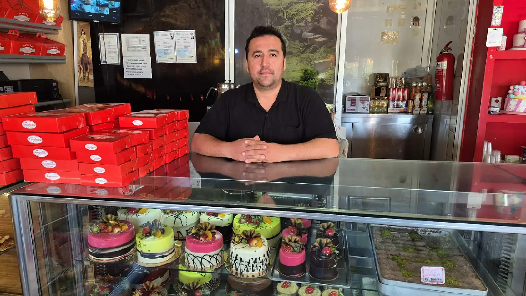 Yılbaşı tatlı telaşı Anteplioğlu Tatlı Dünyası'nda: Taze ve kaliteli pastalar tezgahta