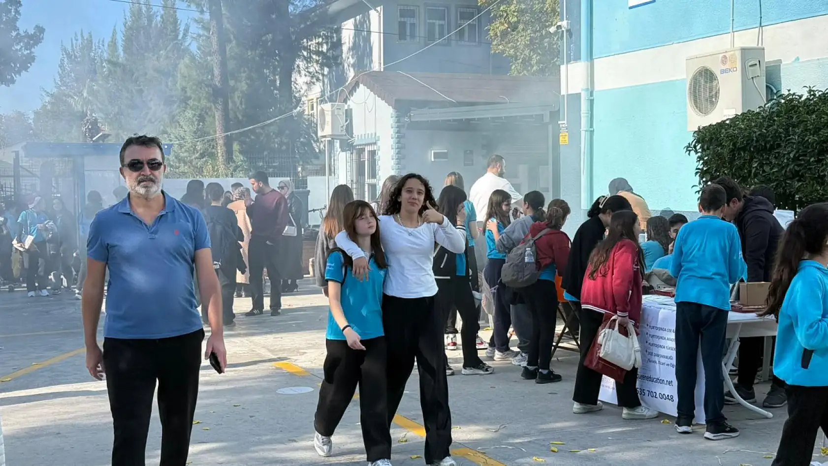 Fethiye'de okul bahçesinde renkli kermes