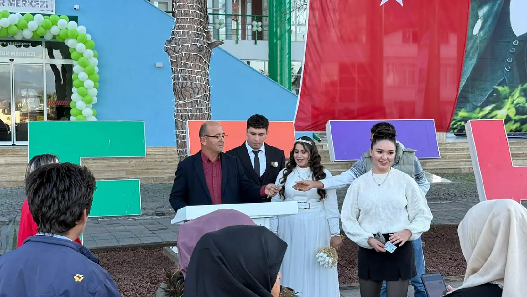 Yılın son özel günü 12.12.2025: Fethiye'de 9 çift mutluluğa 'evet' dedi