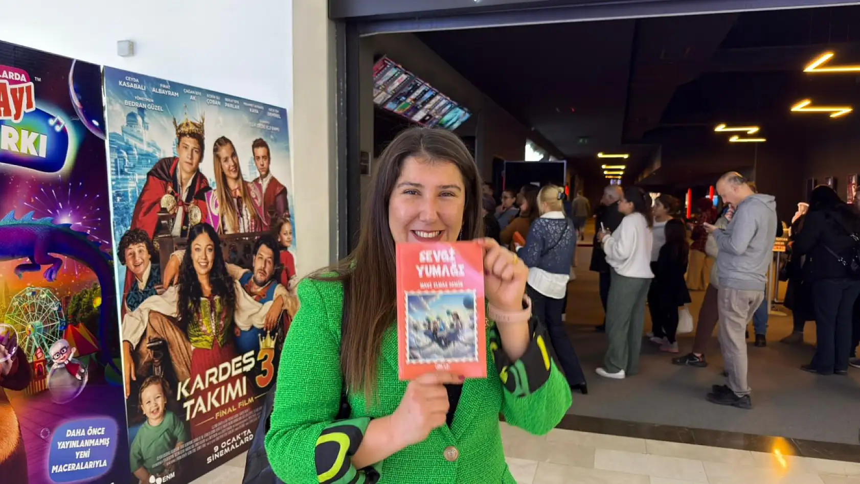 Fethiye'de 100 kadın Erasta AVM'de 'Adile' filmini izleyip örgü örecek