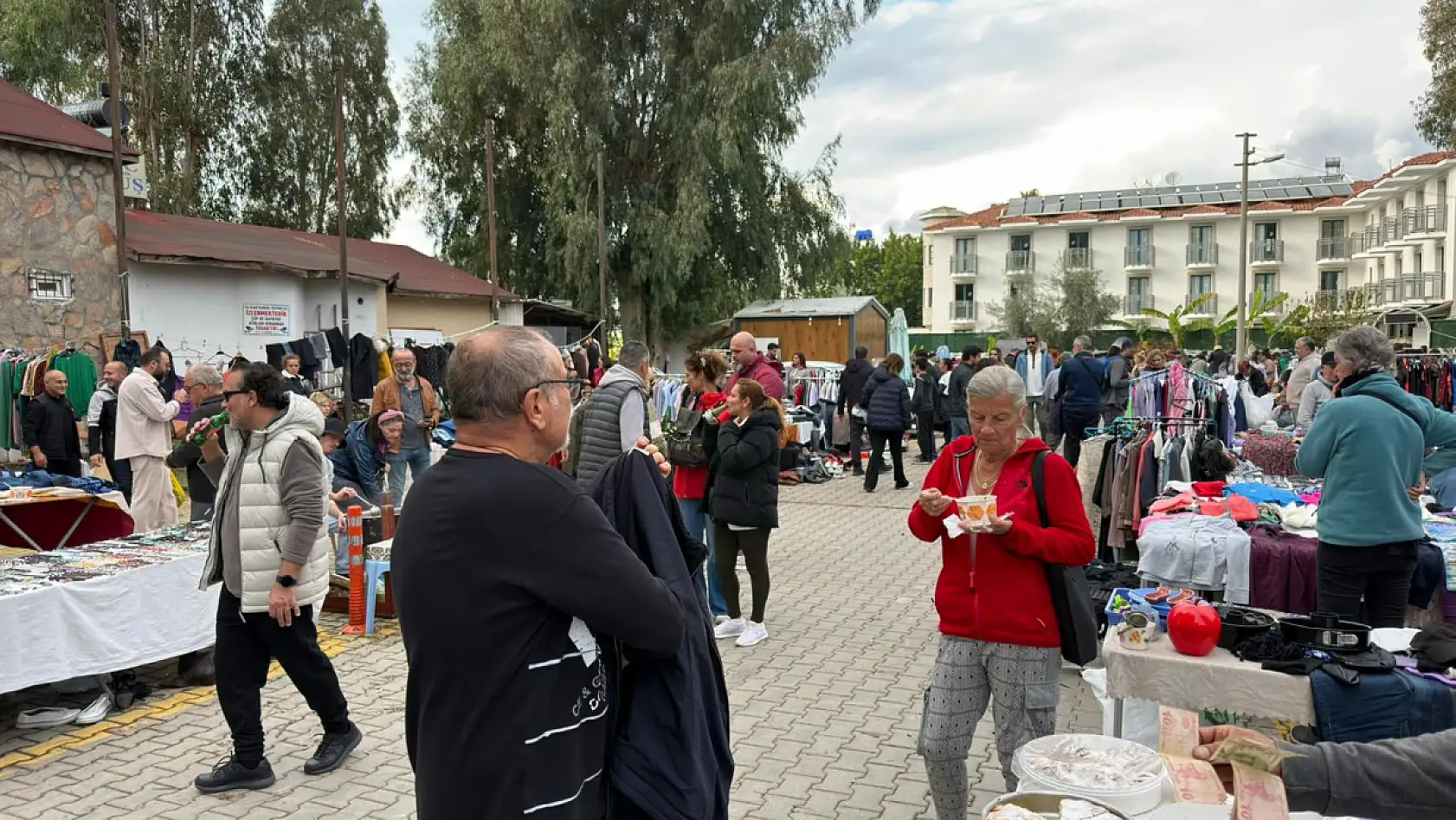 Fethiye'de ikinci el pazarında satışlar Günlükbaşıspor yararına kullanılacak