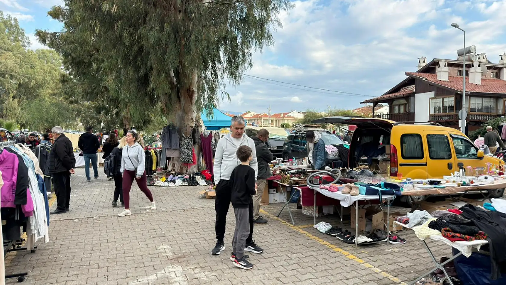 Fethiye'de ikinci el pazarında satışlar Günlükbaşıspor yararına kullanılacak