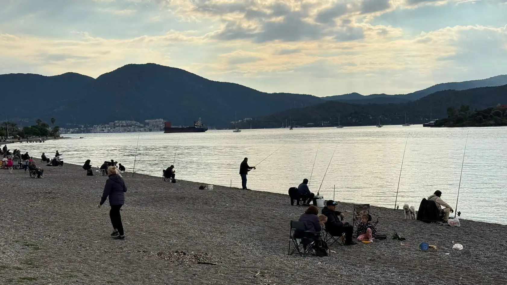 Fethiye'de Pazar Gününü Çalış'ta Balık Tutarak Geçiriyorlar
