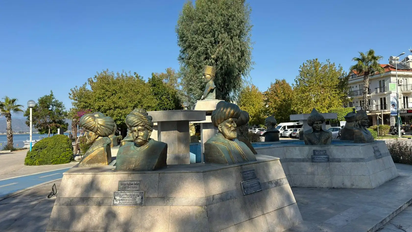 Fethiye Belediyesi Türk Büyükleri Büstleri'ni yeniledi