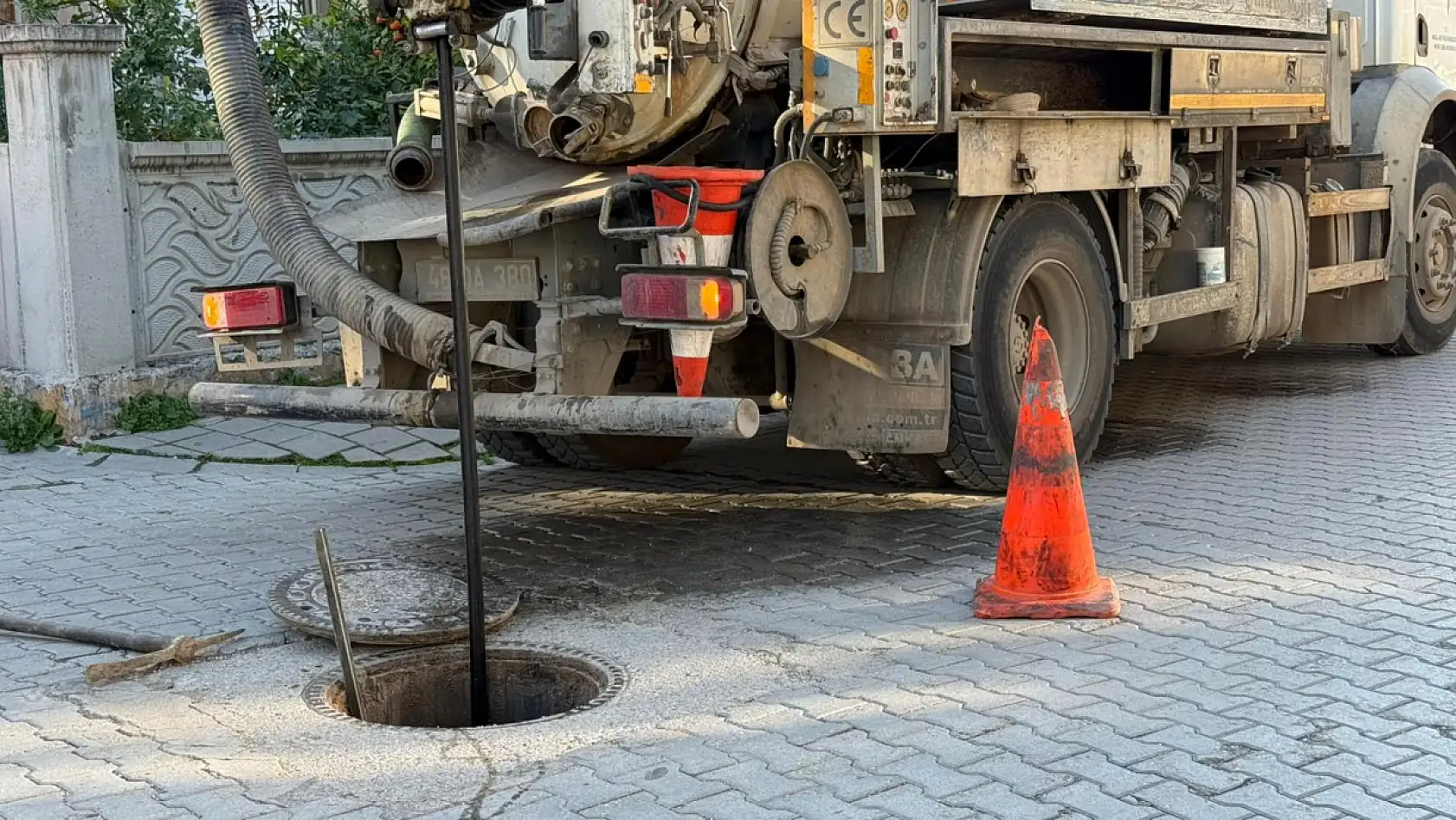 Fethiye Taşyaka Mahallesi'nde kanalizasyon hatlarında temizlik çalışması