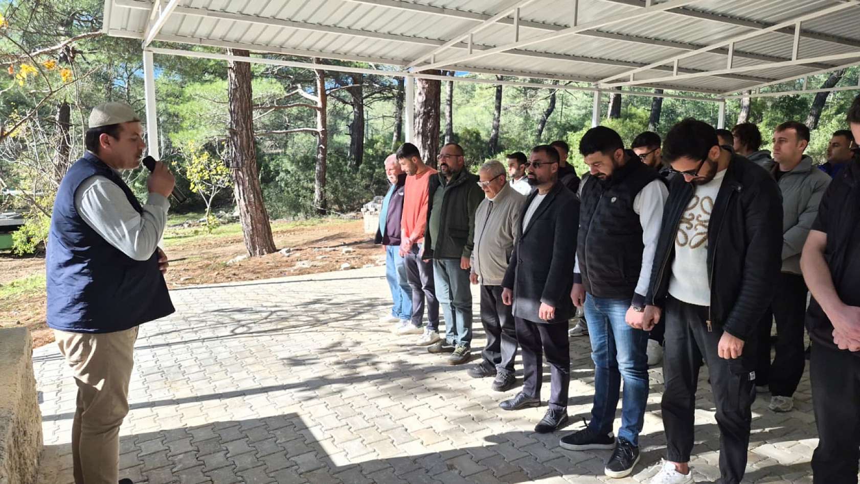 Fethiye Paspatur'un sevilen esnafı 'Dede' son yolculuğuna uğurlandı