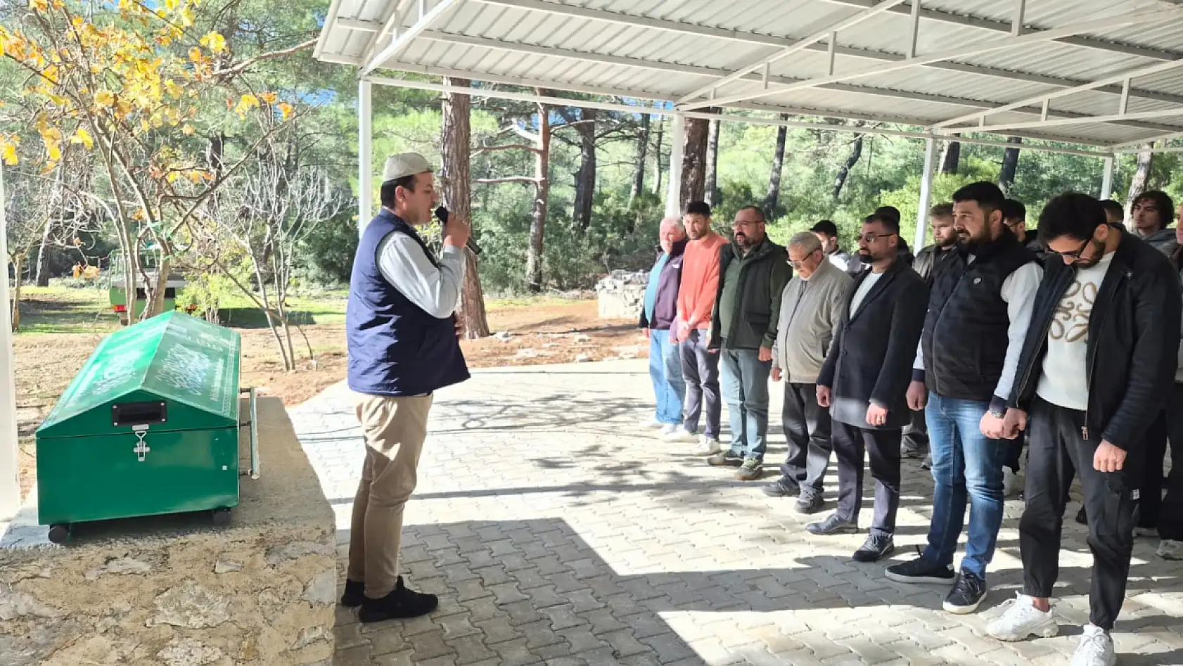 Fethiye Paspatur'un sevilen esnafı 'Dede' son yolculuğuna uğurlandı