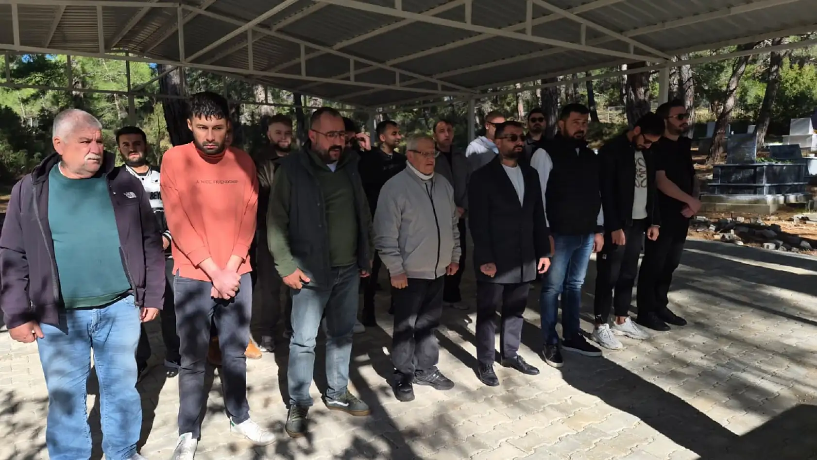 Fethiye Paspatur'un sevilen esnafı 'Dede' son yolculuğuna uğurlandı