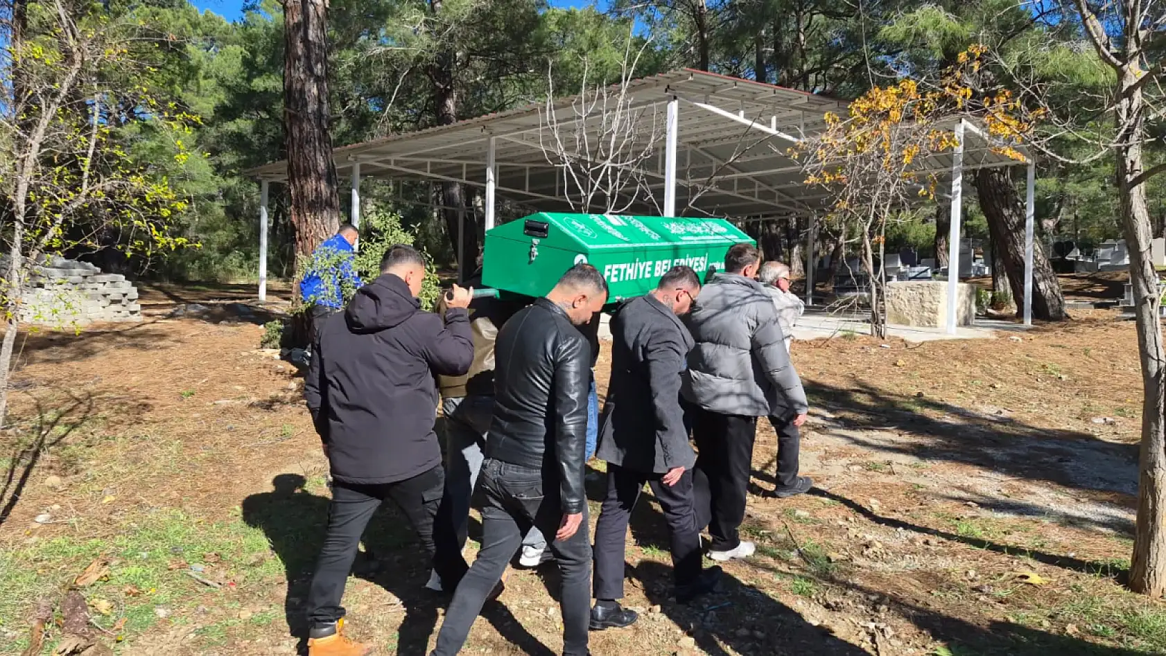 Fethiye Paspatur'un sevilen esnafı 'Dede' son yolculuğuna uğurlandı