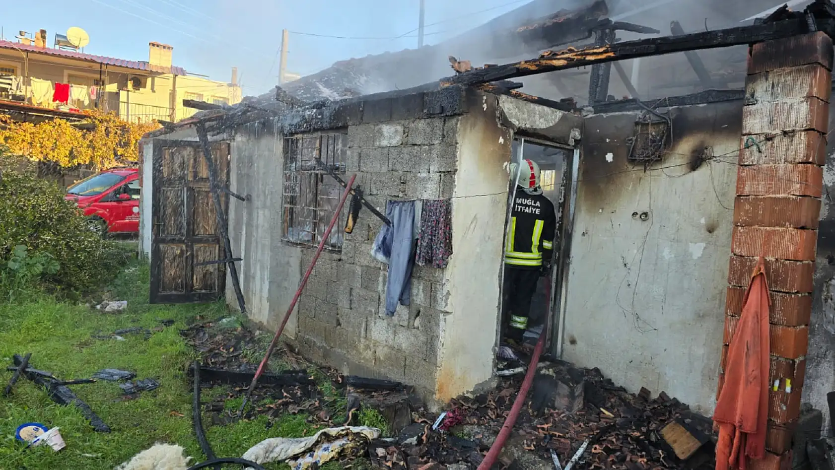 Fethiye'de tek katlı evde yangın: 92 yaşındaki kadın ağır yaralandı