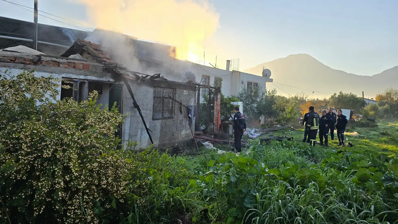 Fethiye'de tek katlı evde yangın: 92 yaşındaki kadın ağır yaralandı