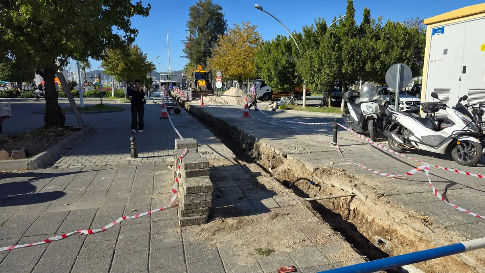 Fethiye'de yağmur suyu tahliye çalışmaları devam ediyor