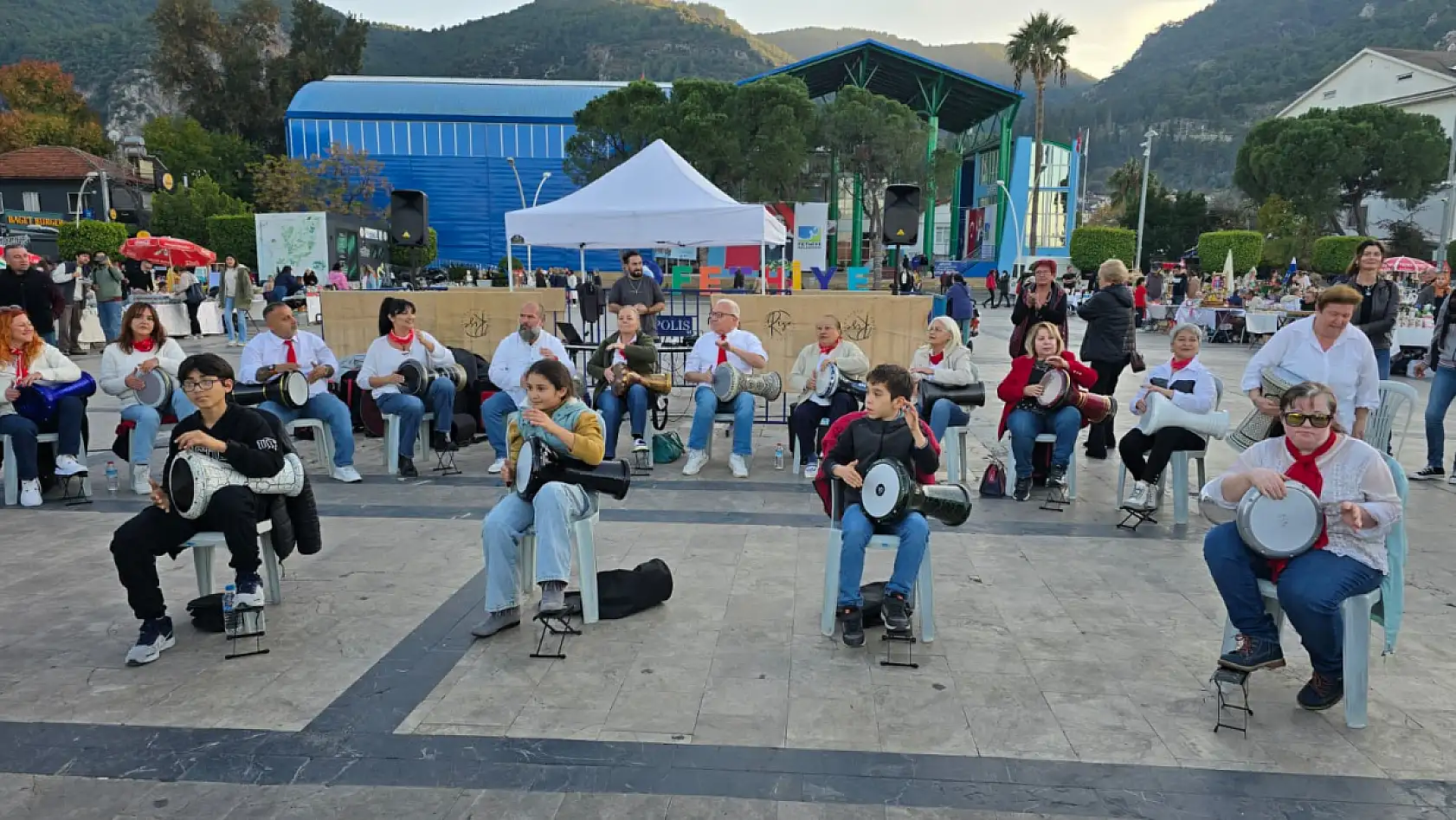 Fethiye'de 3 gün sürecek Yeni Yıl Pazarı açıldı