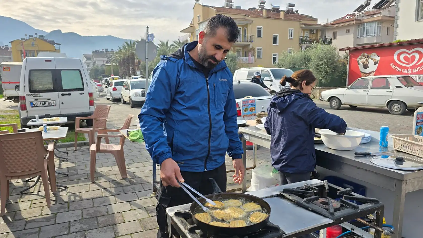 Yiğit Balıkçılık'tan Fethiye pazarlarında pişmiş balık hizmeti