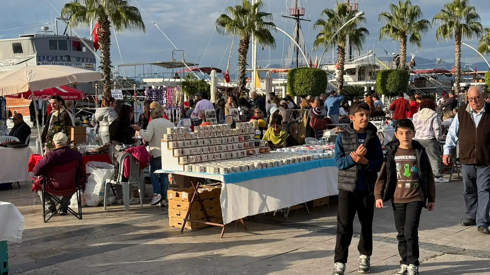 FETAV'ın Yeni Yıl Pazarı Beşkaza Meydanı'nda Renkli Görüntülere Sahne Oluyor