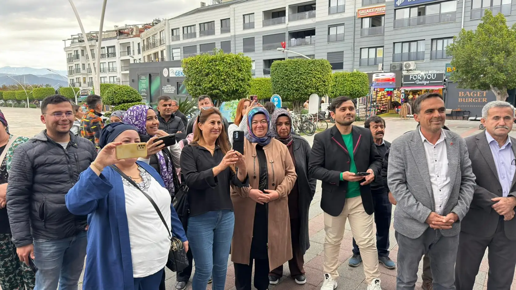 Fethiye'de mutlu bir 'Evet': Teslime Alakısa ve Taner Genç dünyaevine girdi