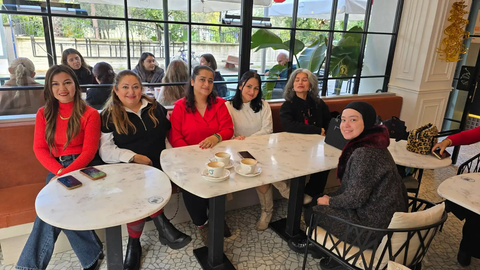 Fethiye Anneleri yeni yıla kırmızının enerjisiyle 'Merhaba' dedi