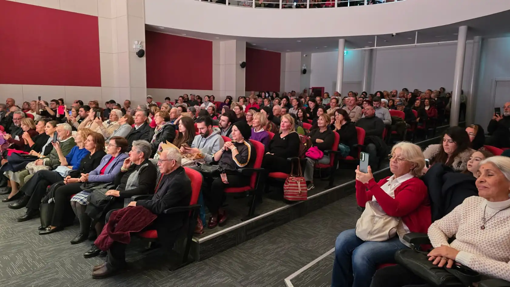 Fethiye'de Kardelen Sanat Derneği'nden Yeni Yıla Merhaba Konseri