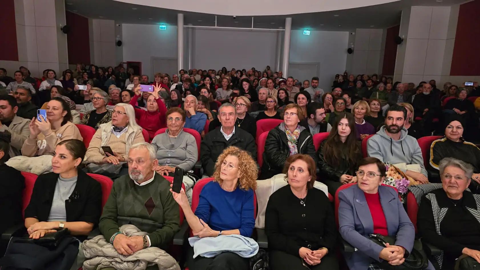 Fethiye'de Kardelen Sanat Derneği'nden Yeni Yıla Merhaba Konseri