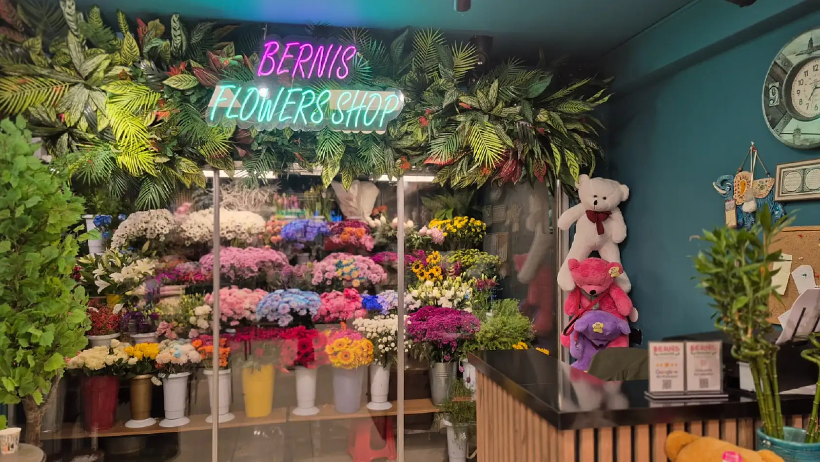 Fethiye'de yeni yıl bereketi Bernis Çiçekçilik'te yaşanıyor: 'Her eve bir çiçek girmeli'