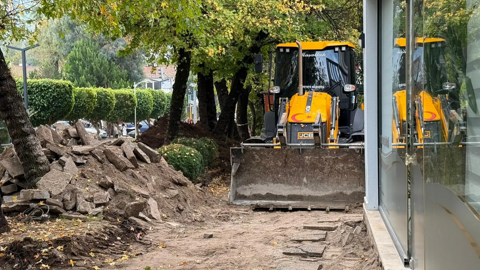 Fethiye Belediyesi Önünde Parke Yenileme Çalışması Devam Ediyor