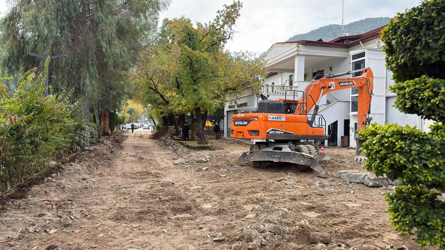 Fethiye Belediyesi Önünde Parke Yenileme Çalışması Devam Ediyor