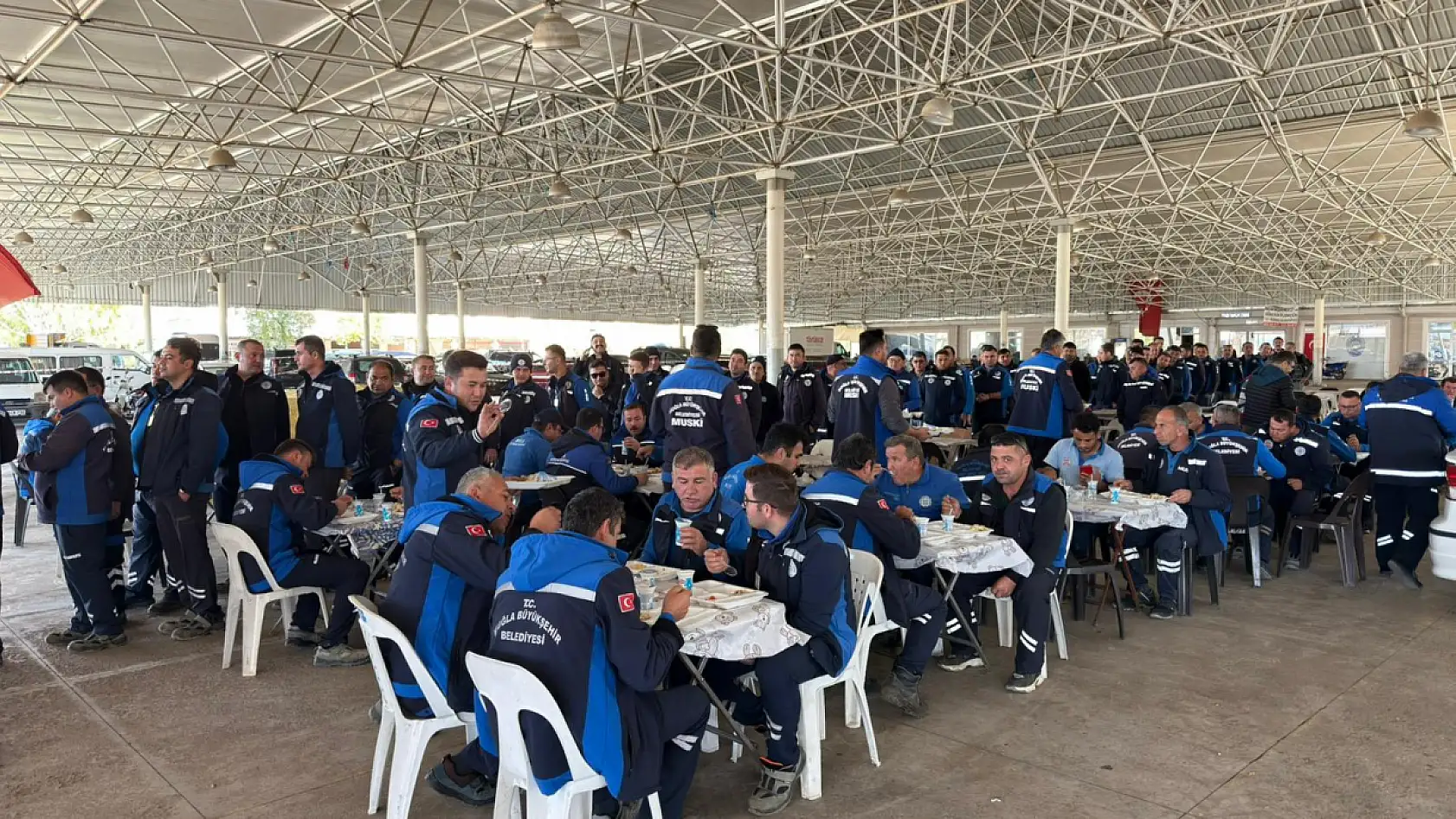 DİSK Genel-İş Muğla 2 No'lu Şube'den Fethiye'de personel dayanışma yemeği