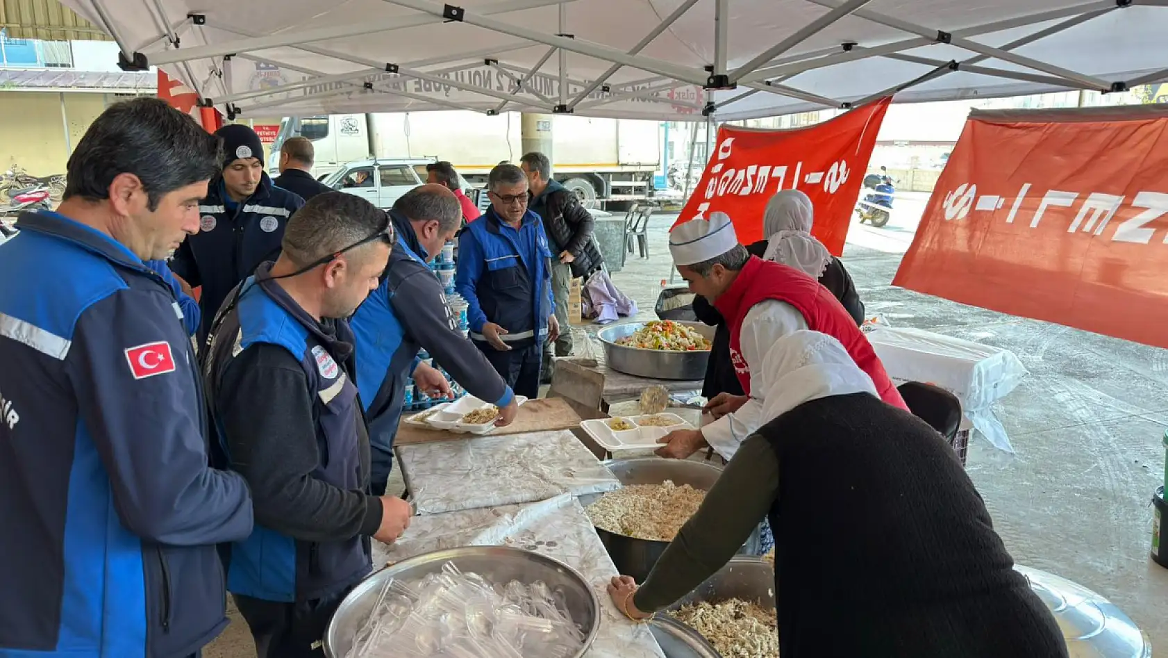 DİSK Genel-İş Muğla 2 No'lu Şube'den Fethiye'de personel dayanışma yemeği